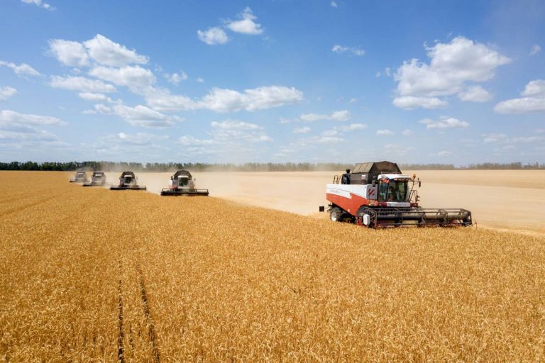 Как современные машины помогают повысить урожайность аграриям Тверской области